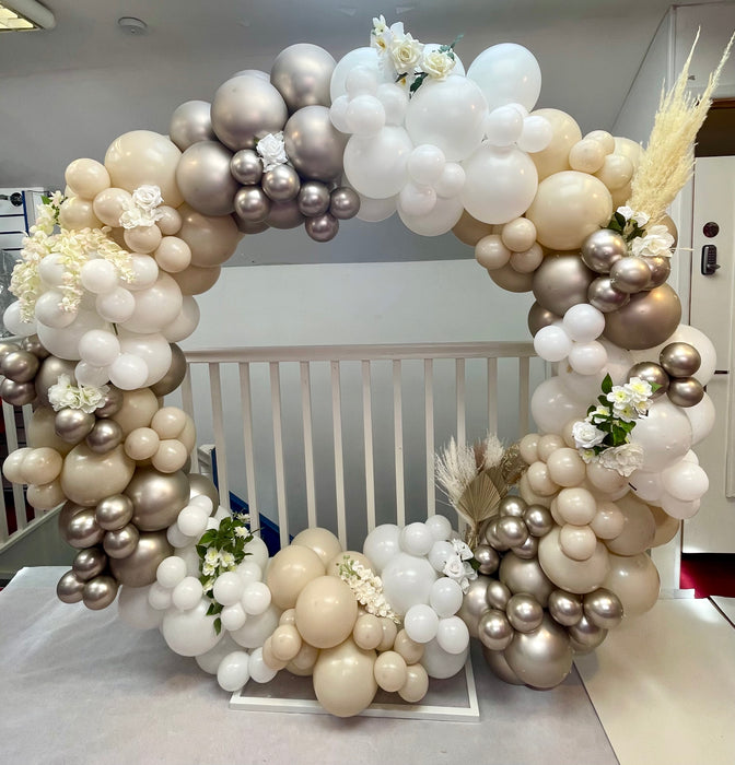 Wedding Organic Circle Balloon Arch - Mr & Mrs