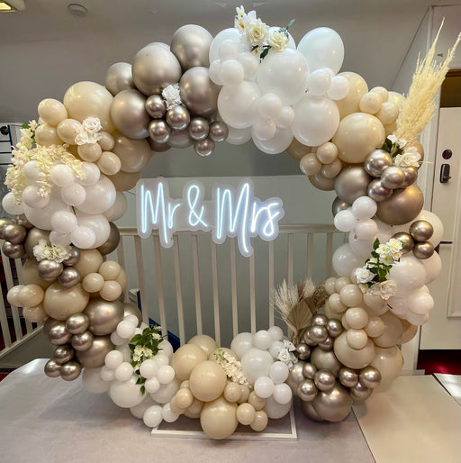 Wedding Organic Circle Balloon Arch - Mr & Mrs